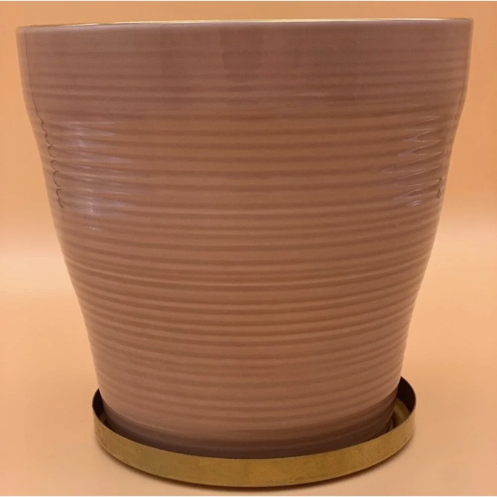 Modern Ribbed Ceramic Planter Pot with Gold Saucer Light pink